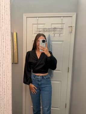Abercrombie & Fitch Black Long-Sleeve Wrap Crop Top